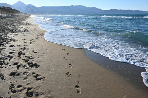 A fine, fresh day on the beach; perfect  for beach-combing and searching for interesting objects to spark off ideas for the form element in art. A great day for an artist's beach-combing walk.